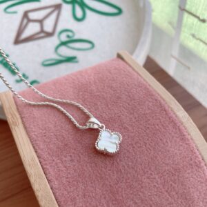 Dije Trébol Nácar Inspiración Van Cleef