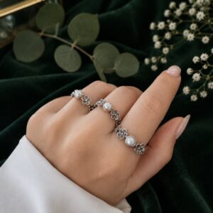 Anillo Floral con Perla de Cultivo