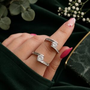 Anillo Solitario Cruzado Circonias