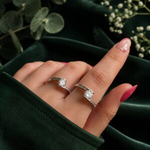 Anillo Solitario Cruzado Circonias