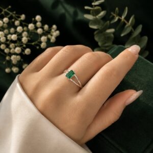 Anillo Circonia Verde Rectangular